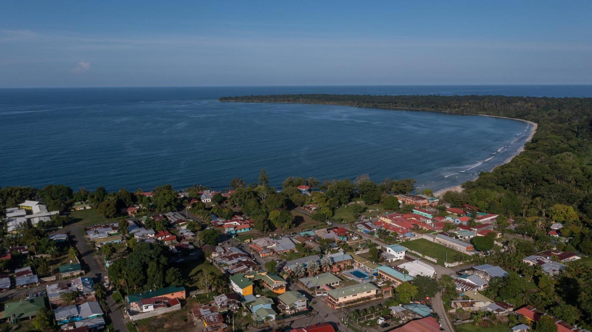 Namaitami Casa Hermosa Con Ac Y Piscina A Solo 650 Metros Del Parque Nacional Cahuita Ngoại thất bức ảnh