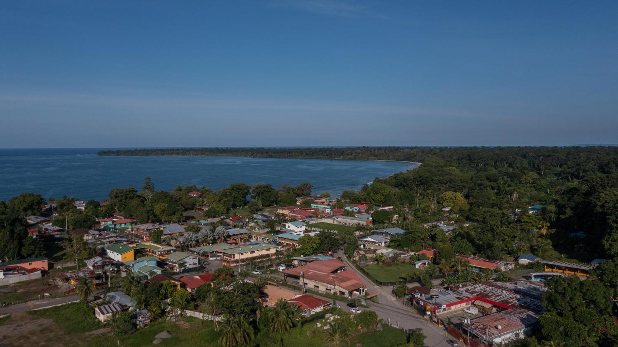 Namaitami Casa Hermosa Con Ac Y Piscina A Solo 650 Metros Del Parque Nacional Cahuita Ngoại thất bức ảnh